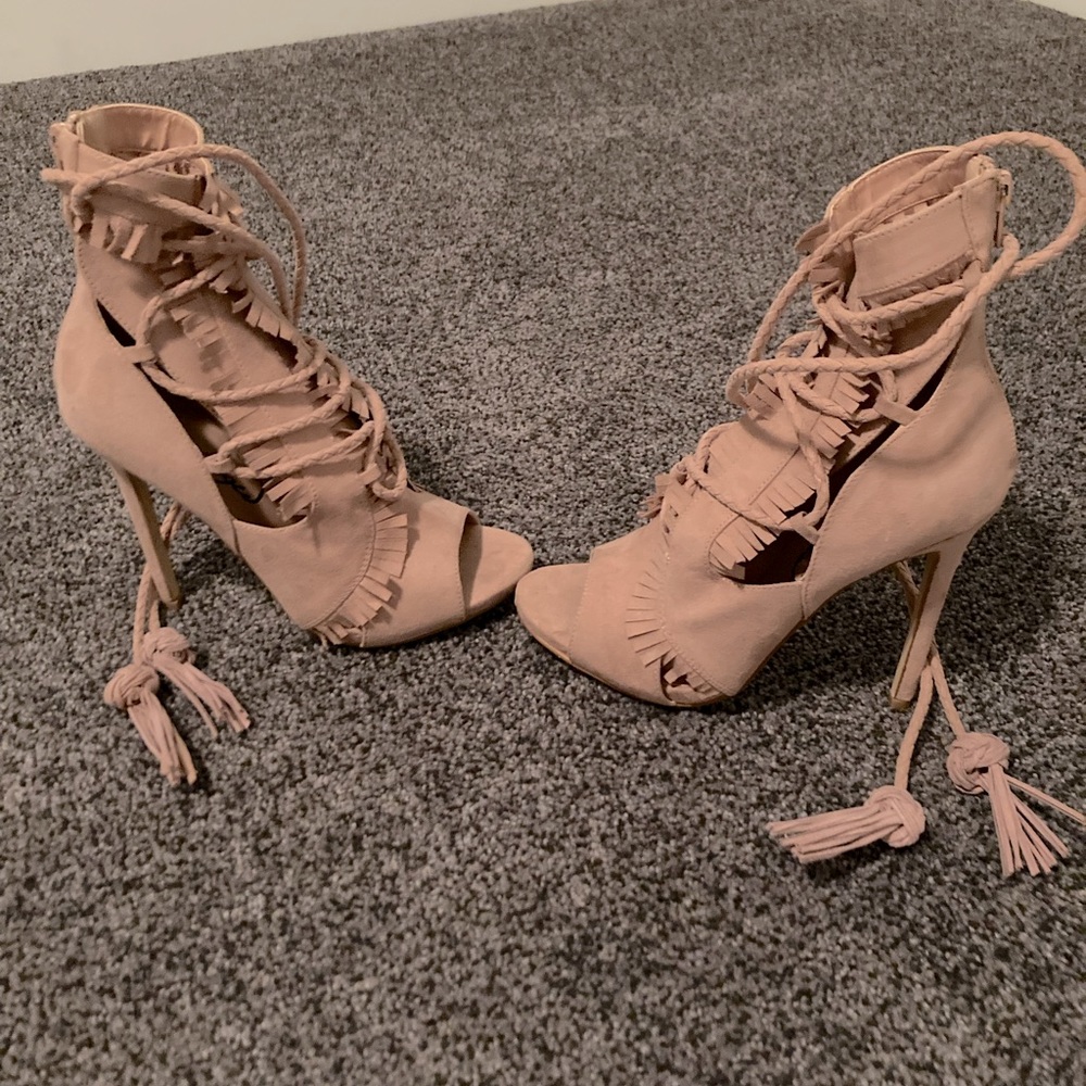 4.5” pink suede heels. Dusty light pink. Made by Privileged. Size 8.5 **